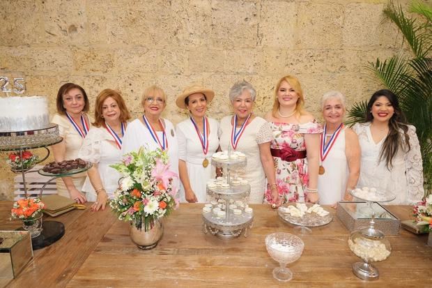 Francia H. de Pérez, Mildred B. de Sánchez, Dinorah Subero de Quezada, Togarma Rodríguez, Olga De los Santos, Denisse Sánchez, Margarita Mendoza y Eliandra Delgado.