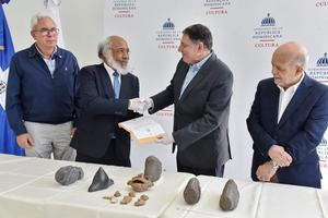 Cultura entrega a Museo del Hombre Dominicano piezas antiguas recuperadasfuera del país