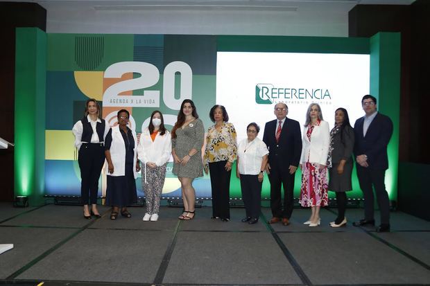 Representantes de las ONGs del área de la salud beneficiadas con el programa y ejecutivos de Referencia Laboratorio Clínico.
