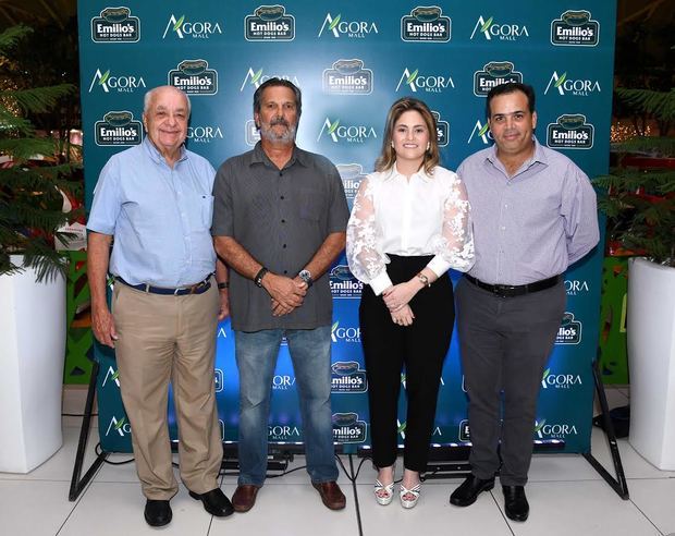 Emilio Cadenas, Juan Yanes, Adriana Álvarez Cadenas y Eduardo Yanes Cadenas.
