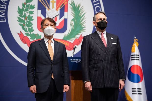  Ban Ki-moon, ex-Secretario General de la ONU junto al Dr. Federico Alberto Cuello Camilo