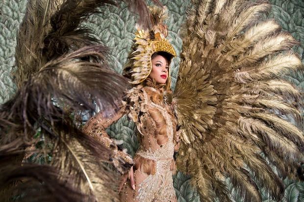 Andreina Martínez con el traje de la Cigua Palmera, creación del destacado diseñador de moda Leonel Lirio.