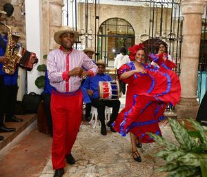 Presentación artística del Ballet Folclórico del Ministerio de Turismo.