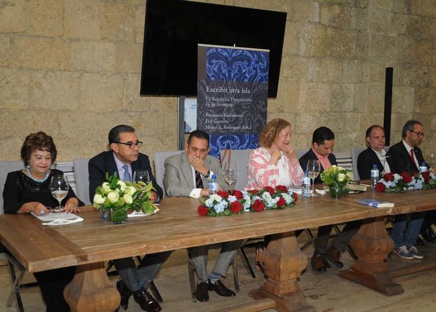 Verónica Sención, Jochy Herrera, José Rafael Lantigua, Eva Guerrero, Néstor Rodríguez, Joan Ferrer y José Mármol.