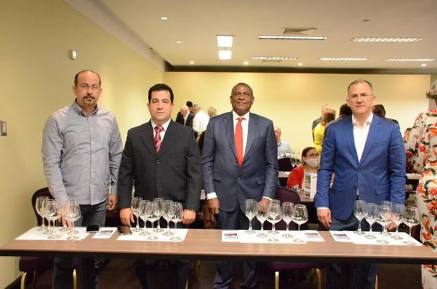 Bodegas Don Julián y Bodegas Mont Reaga realizan cata de vinos