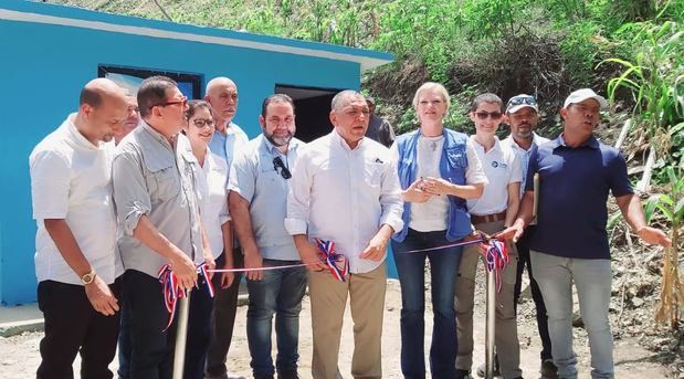 En la inauguración estuvieron presente los representantes del desarrollo del proyecto y la comunidad. 