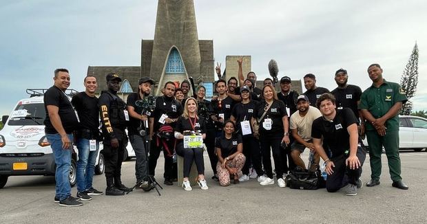 Crew de 'El Custodio' en filmación Productora Larimar.