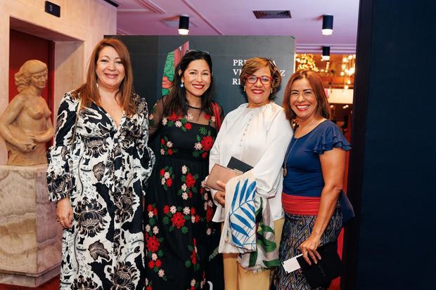 Maggie Robles, Sharon Manno, Divina García y Raisa Gil.