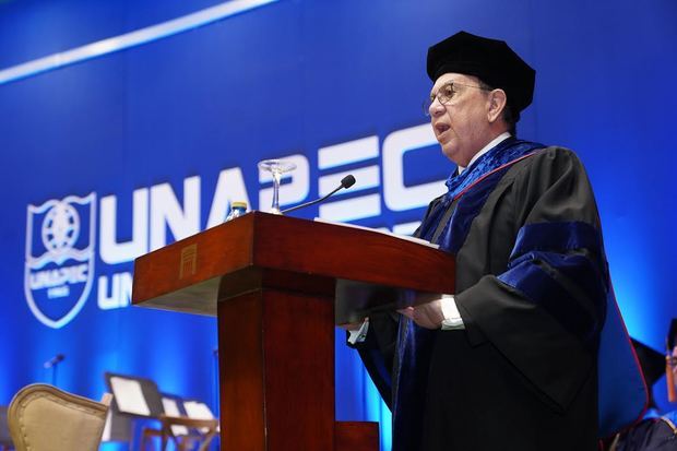 Unapec otorga título Doctor Honoris Causa a Héctor Valdez Albizu .