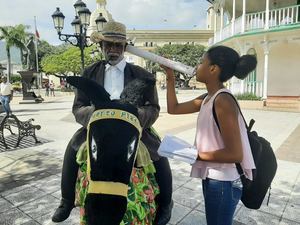 La literatura se hace oferta turística en Puerto Plata con “Leyendo por un tubo”