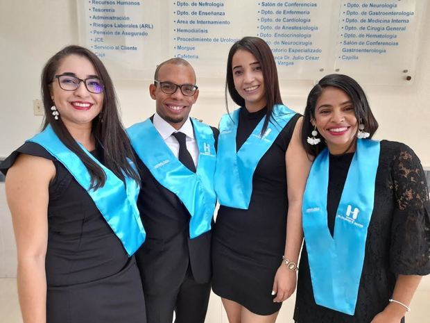 Parte de los graduados residencias médicas en el Gautier.