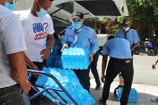 Scouts Dominicanos entregan ayudas en Hato Mayor