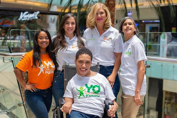 Katherine Carrasco, María Esperanza Haché, Mónica Desparadel, Rocío Melo y Daniel Jiménez de las Fundaciones Yo También Puedo y Nido para Angeles.