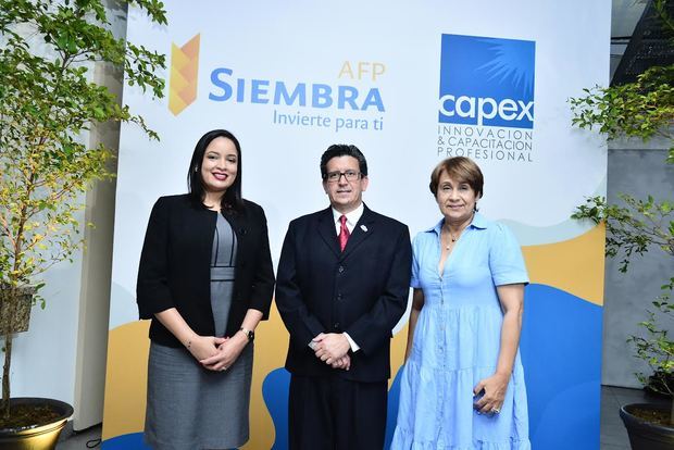 Yudelka Evangelista, Ángel Cordero y Carmen Germán.