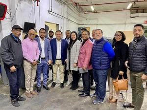 Director de Aduanas se Eduardo Sanz se reúne con empresas de  envíos en NY.