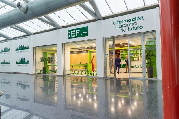 CEF.- Santo Domingo, un instituto de educación superior ubicado en la plaza comercial Novocentro, justo en el corazón de la capital dominicana.