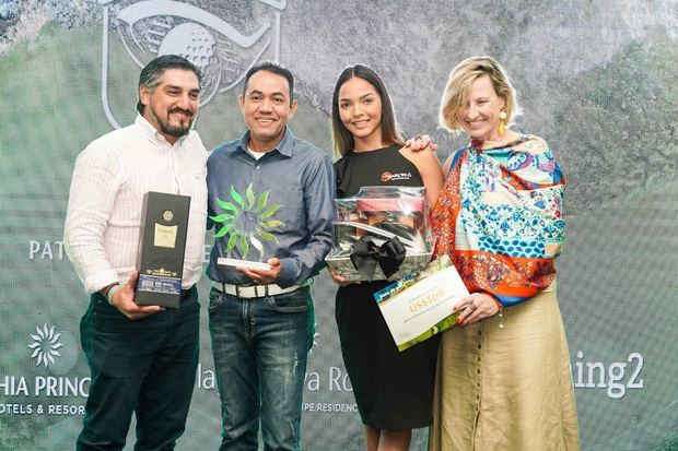 Rafael García, campeón absoluto Scratch, junto a Oscar San Martín, Valeska Costa y Vanessa Vignali.