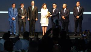 Vicepresidenta encabeza premiación de la AIRD que reconoce aportes de empresas, instituciones e industriales