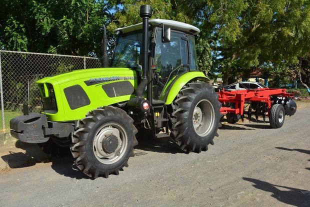 Tractor donado por la FEDA.