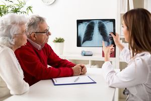El diagnóstico de EPOC debe ser estudiado y confirmado por exámenes médicos como la espirometría que es una prueba de función pulmonar.