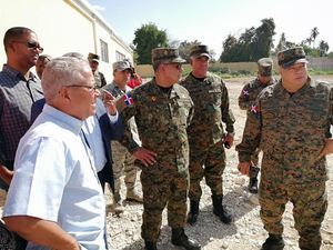 Ministro de Defensa inspecciona construcción Escuela Técnico Vocacional en Neyba
 