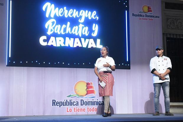Reconocida chef Noemí Díaz en la noche gastronómica inspirada en el Merengue, la Bachata y el Carnaval.