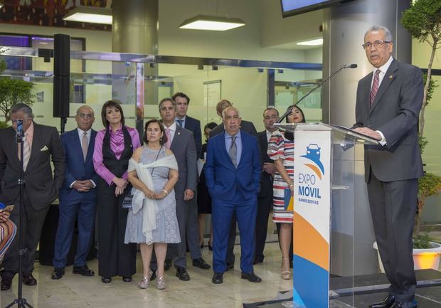 El administrador general de Banrservas, Simón Lizardo Mézquita, pronuncia el discurso inaugural de Expomóvil Banreservas.
