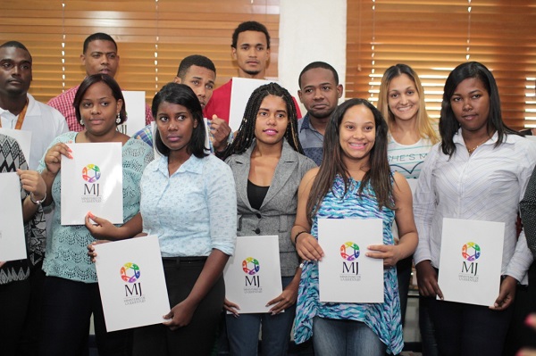 MJ ofrece becas nacionales