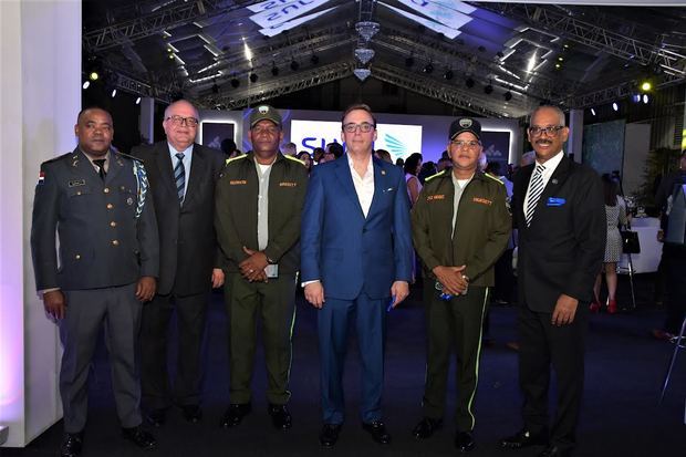 Mayor Carlos Santana, Nelson Hernández, Coronel Hernando Encarnación Mesa, Luis Manuel Aguiló, Coronel Pascual Cruz Méndez y Luis Torres.