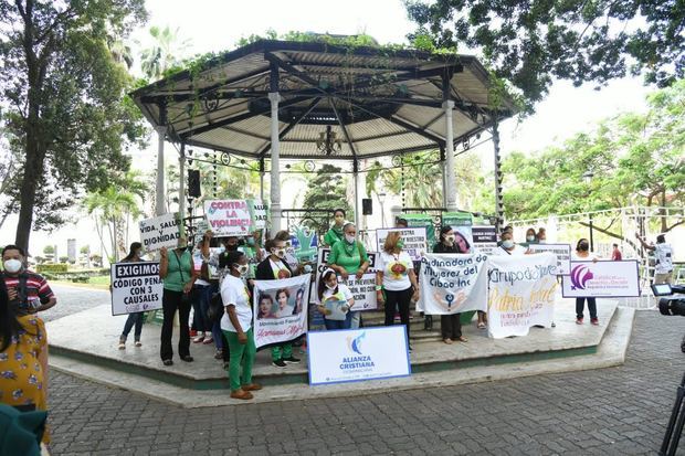 Desde las 9:00 a.m. y ataviado de mensajes, colores y música, el Campamento Rodante fue escenario de charlas, socializaciones y perfomance.