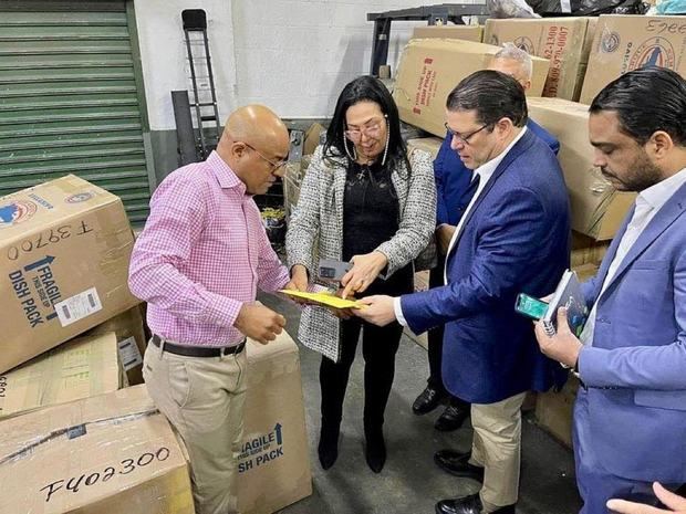 Director de Aduanas se reúne con empresas de enví­os en Nueva York en busca de soluciones para la diáspora