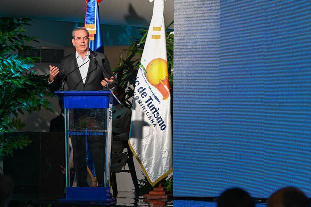 el presidente Luis Abinader y el ministro de Turismo, David Collado, encabezaron  el lanzamiento oficial de la Unidad Central de Trámites Turísticos (UCTT.