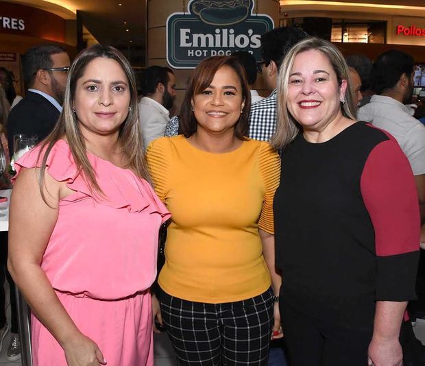 Kathy de Yanes, Wendy Almanzar y Amelia Izquierdo.
