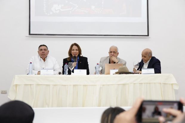 Gamal Michelén, Milagros Germán, Giovanny Cruz y Federico Fondeur.