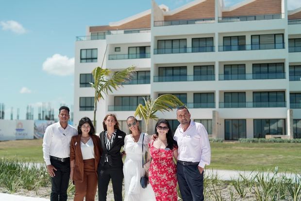 Jeisson Pérez, Yosselin Ramos, Karen Geuens, Liliana Rivera Cuadros, Elizabeth Rivera Cuadros y Philippe Sartorio.