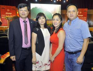 Darío Sang, presidente centro colonia, Rosa de Sang, Jenny Feng y Ricardo Ng.