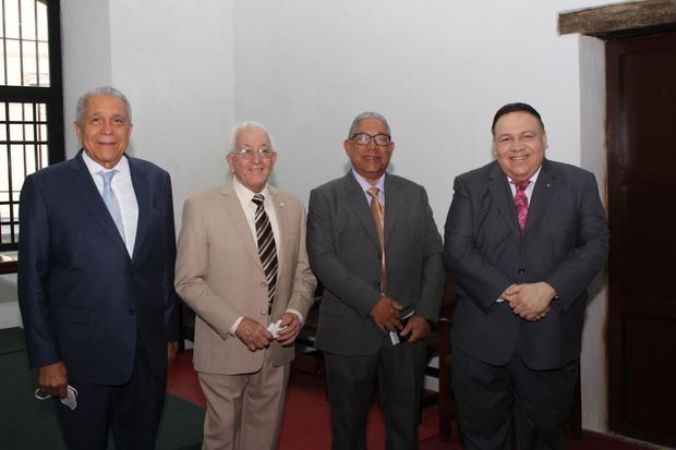 Miguel Reyes, Alberto Despradel, Luis Scheker Ortiz.