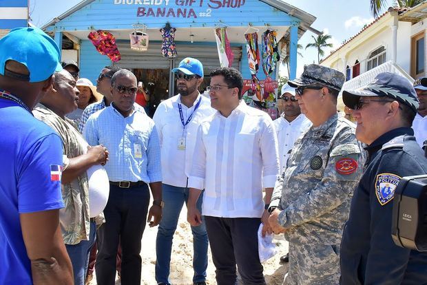 El ministro de Turismo, David Collado, realizó un amplio recorrido por playas y balnearios del país para verificar el orden, tranquilidad y seguridad.