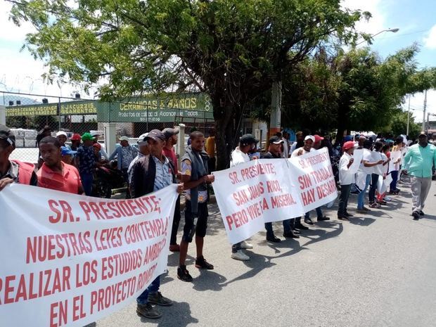 Decenas solicitan estudios medioambientales al presidente Abinader en SJM.