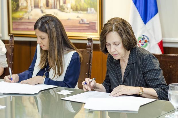 Odile Camilo Vincent, Rectora de Unibe, Georgia Anne Reid, Vicepresidenta de Reid & Compañía.