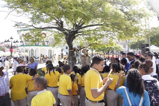 Cientos de niños durante el Festival del Libro y la Cultura en Puerto Plata.