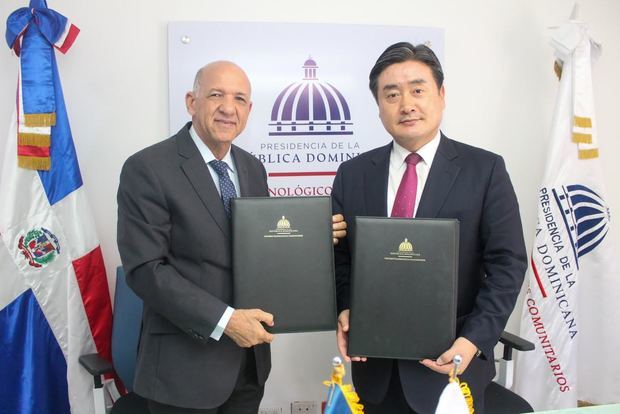 Isidro Torres, y el director de la Fraternidad Internacional de jóvenes en Centroamérica y el Caribe, Jin Sung Kim.