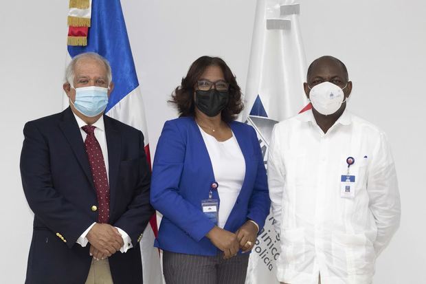 Wilfredo Lozano, Claudia Pérez y Julián Mateo.