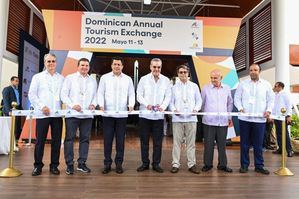 El presidente de la República junto al ministro de Turismo, dan apertura oficial al DATE