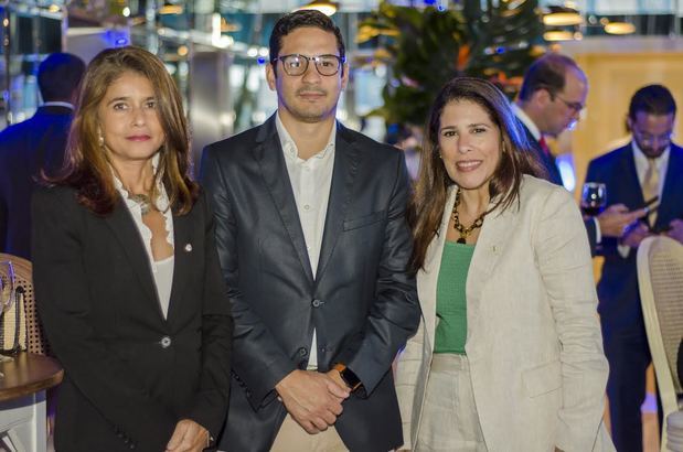 Carolina Ureña, José Ángel Manzueta y Ninoska Suárez.