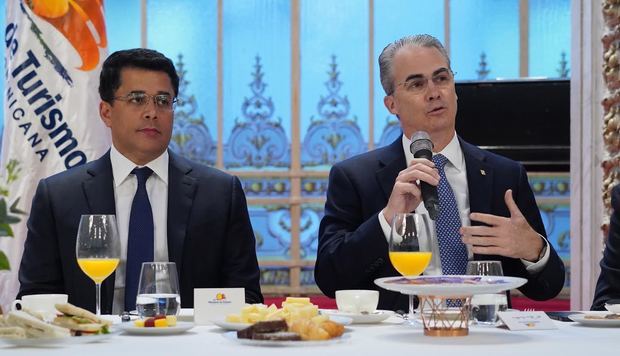 David Collado, ministro de Turismo, y René Grullón, vicepresidente ejecutivo de Negocios Nacionales e Internacionales.