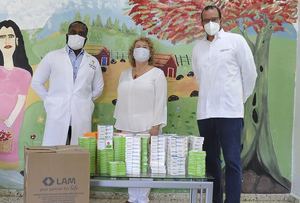 Laboratorios LAM dona fármacos al Hospital Padre Billini