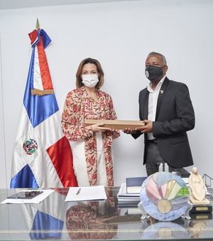 La Presidenta del Voluntariado Banreservas visita al Consulado de la República Dominicana en España