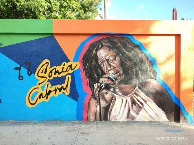 El mural a Sonia Cabral, cantante de son en Villa Mella.