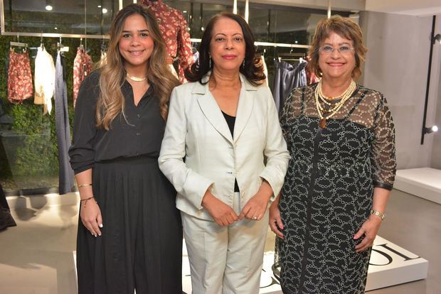 Fundación Indómita invitada de honor al Café Literario, Verónica Sención
